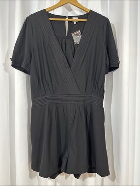 NWOT Evogues Romper Size 2X Black Surplice Short Sleeve Plus Size
